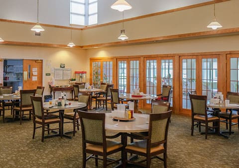 voyage senior living murphysboro west common area